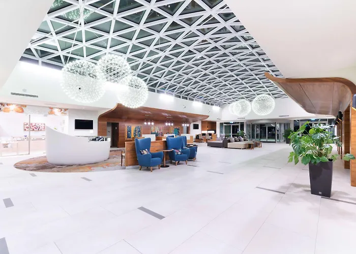 Doubletree By Hilton Krakow & Convention CenterГотель